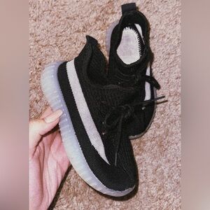 KIDS RIBBED SNEAKERS 👟